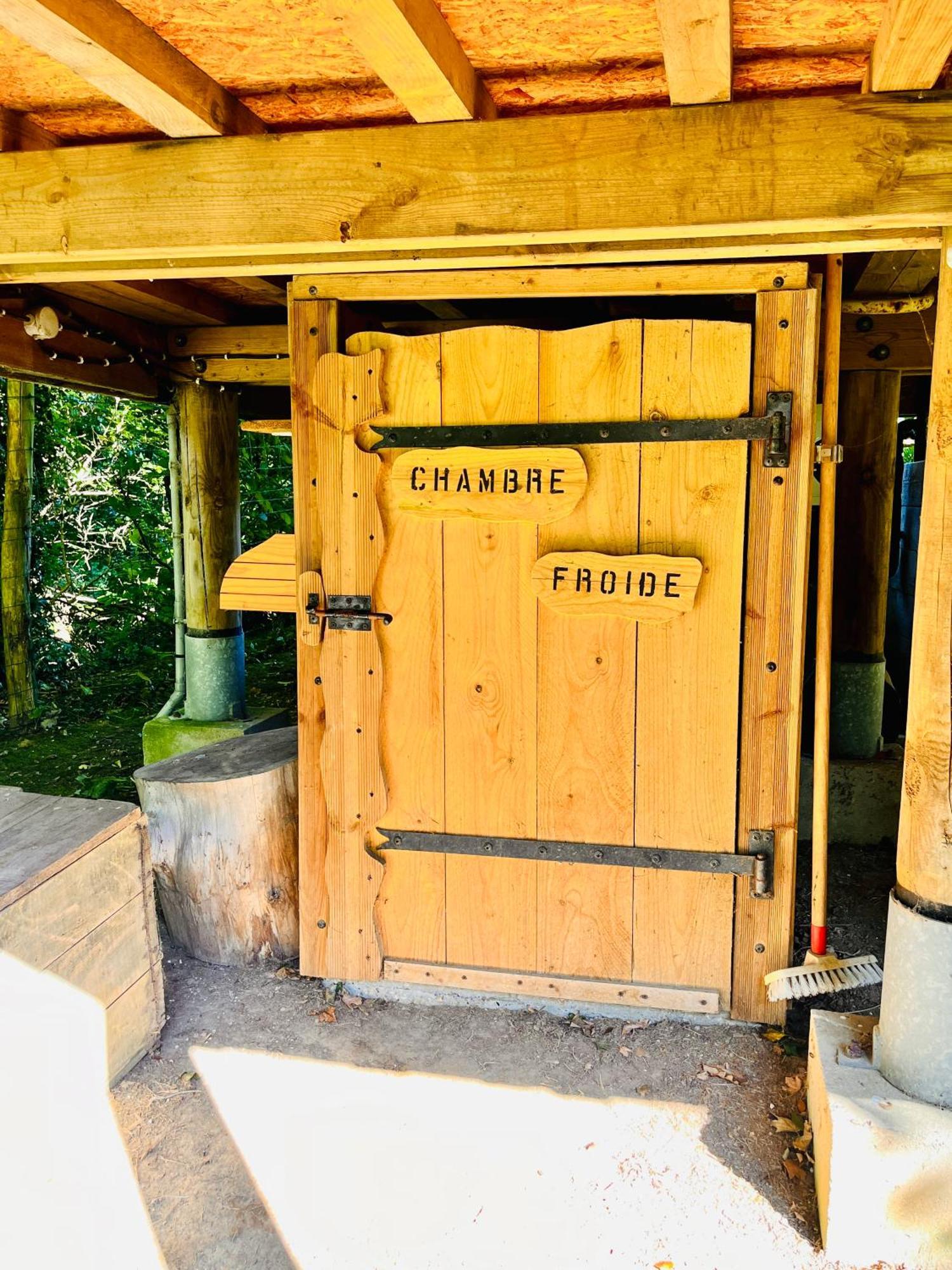 La Cabane Perchee Du Trappeur Écrainville Kültér fotó