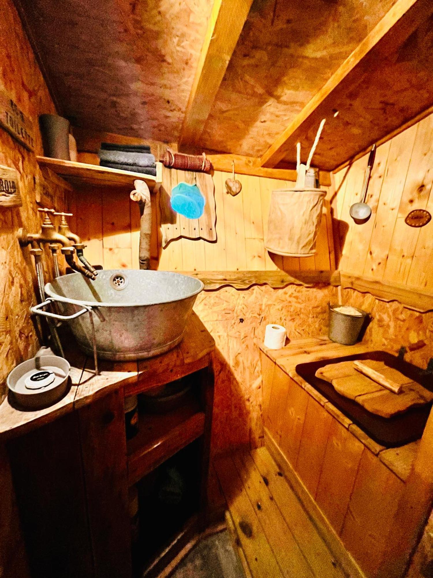 La Cabane Perchee Du Trappeur Écrainville Kültér fotó