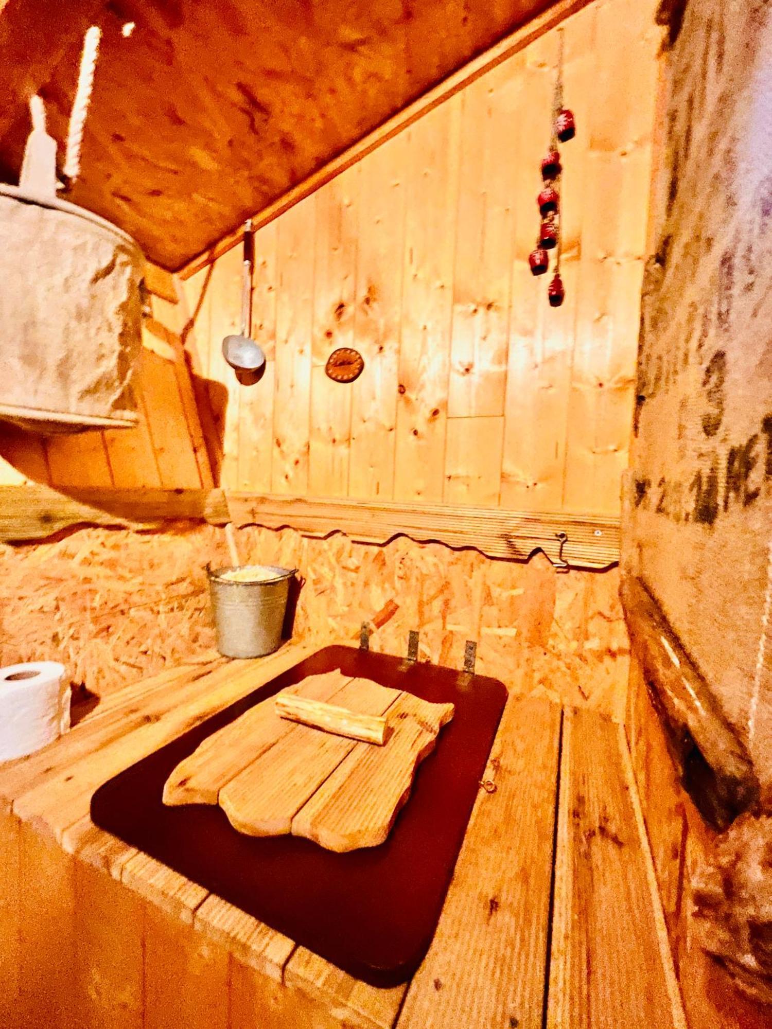 La Cabane Perchee Du Trappeur Écrainville Kültér fotó